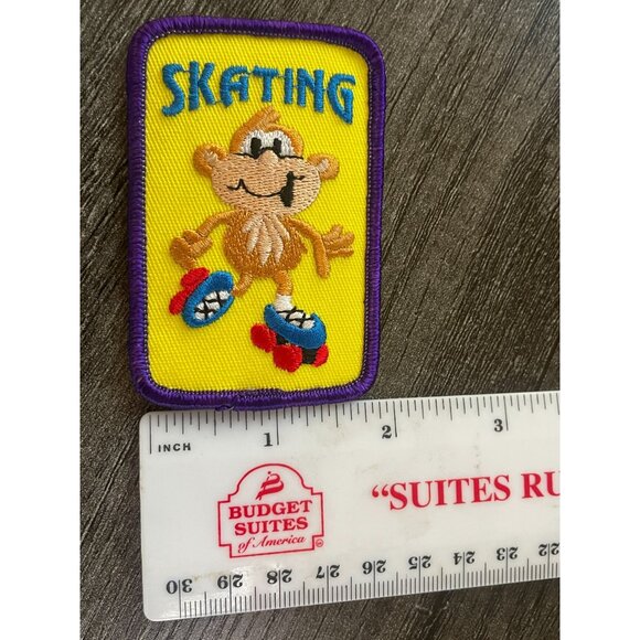 Boy Girl Roller SKATING Fun Patches Badges GUIDE SCOUT party Day Event Monkey - Picture 5 of 6